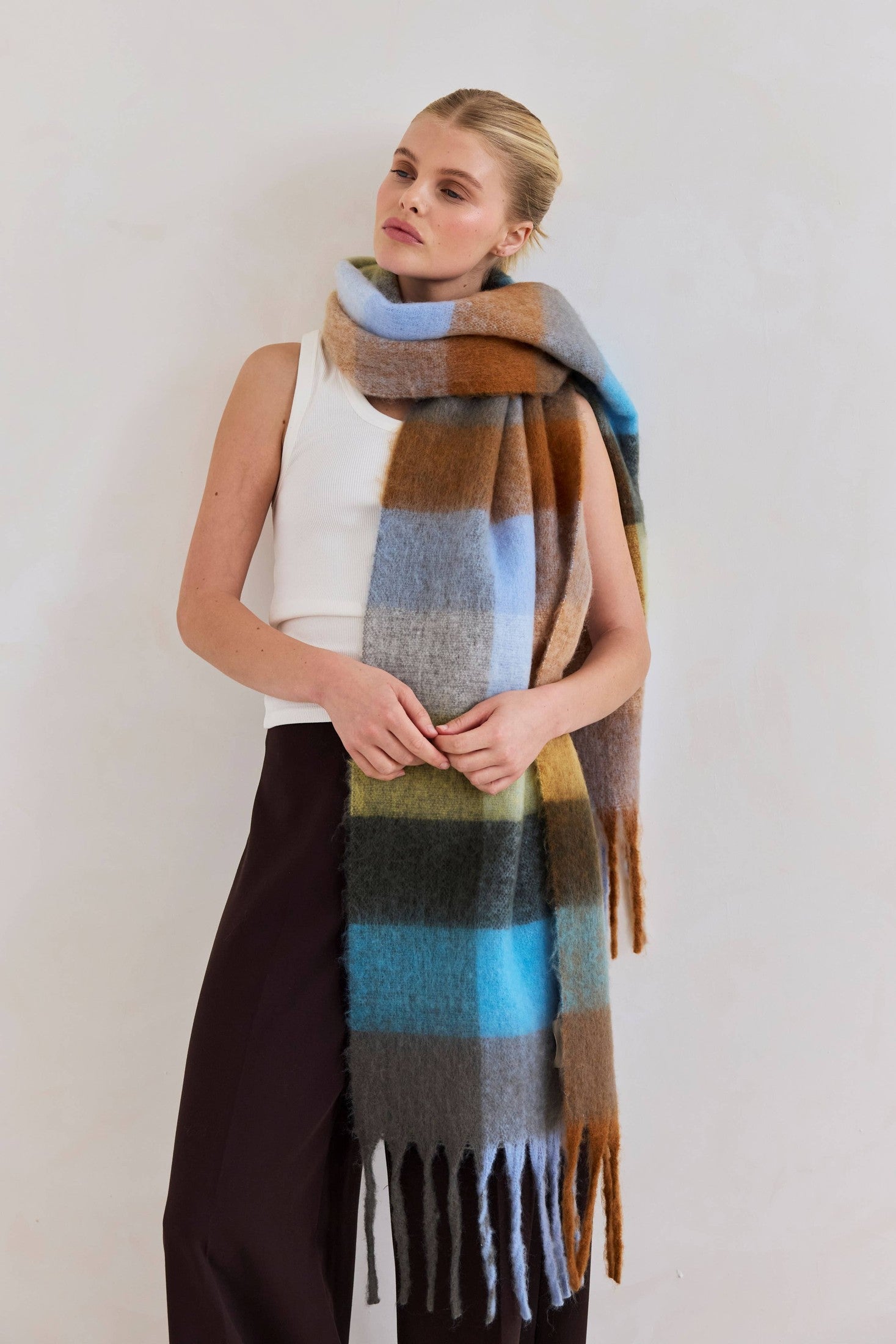 Arctic Fox & Co. - North America - The Reykjavik Scarf - 100% Recycled - Blue/Orange - FW25