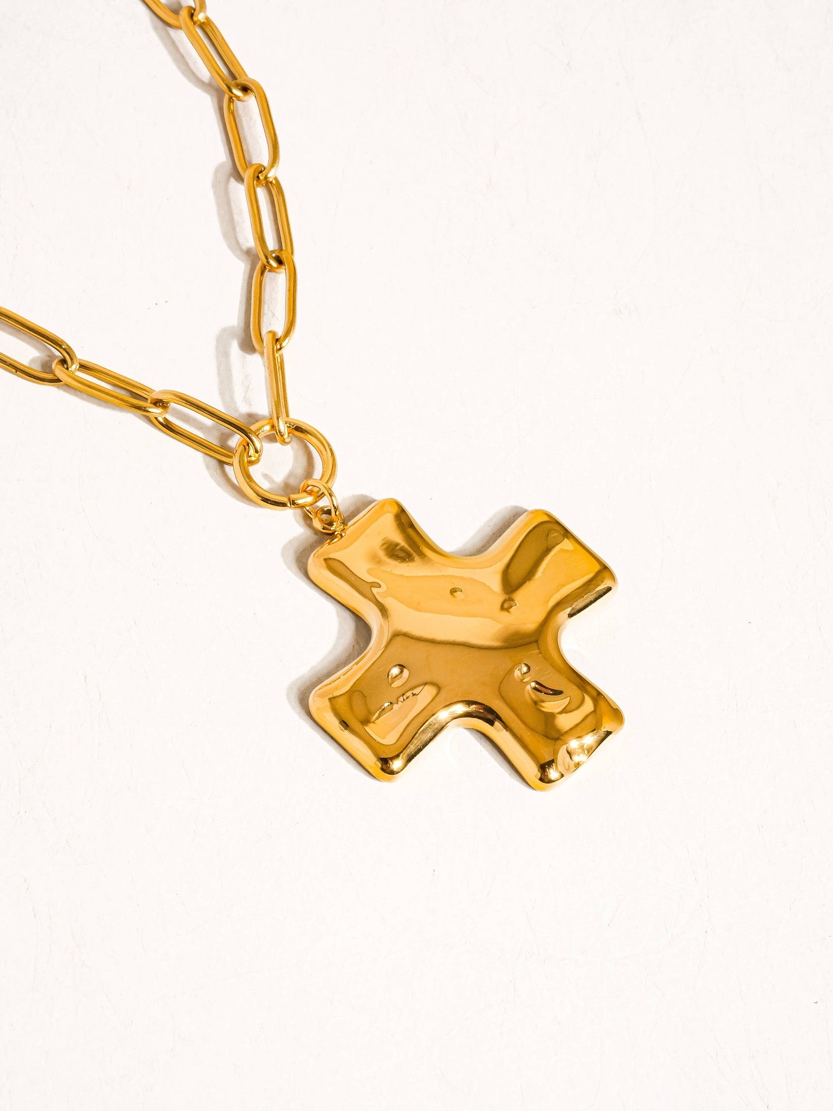 Flânerie by MAIQ - Bari 18K Non-Tarnish Cross Chain Necklace
