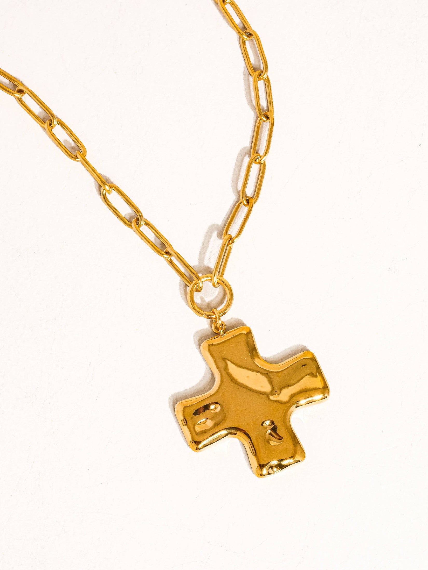 Flânerie by MAIQ - Bari 18K Non-Tarnish Cross Chain Necklace
