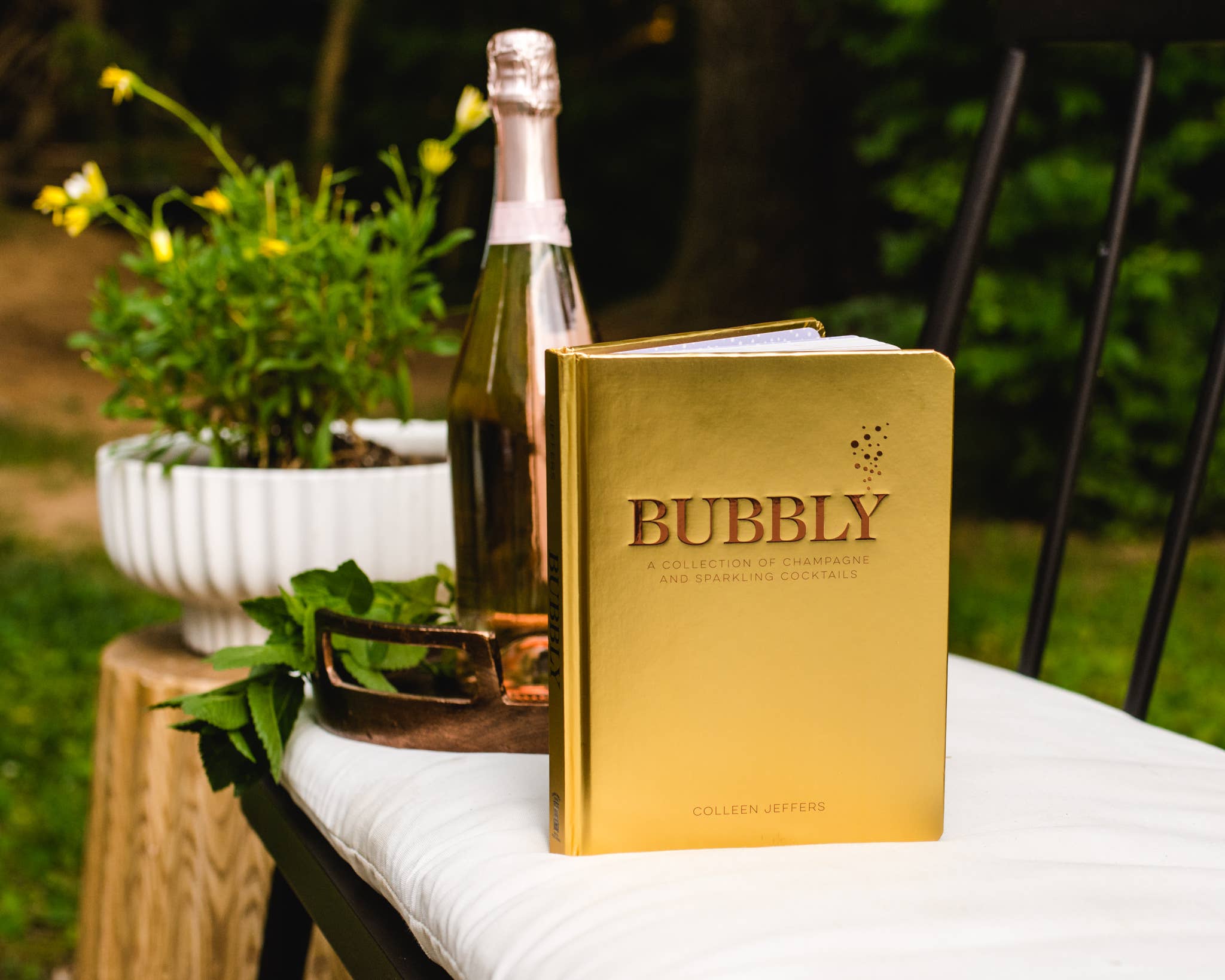 HarperCollins Focus - Bubbly: A Collection of Champagne and Sparkling Cocktails