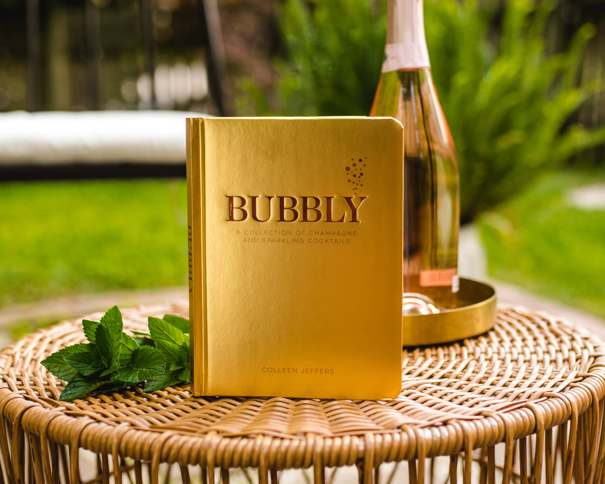 HarperCollins Focus - Bubbly: A Collection of Champagne and Sparkling Cocktails