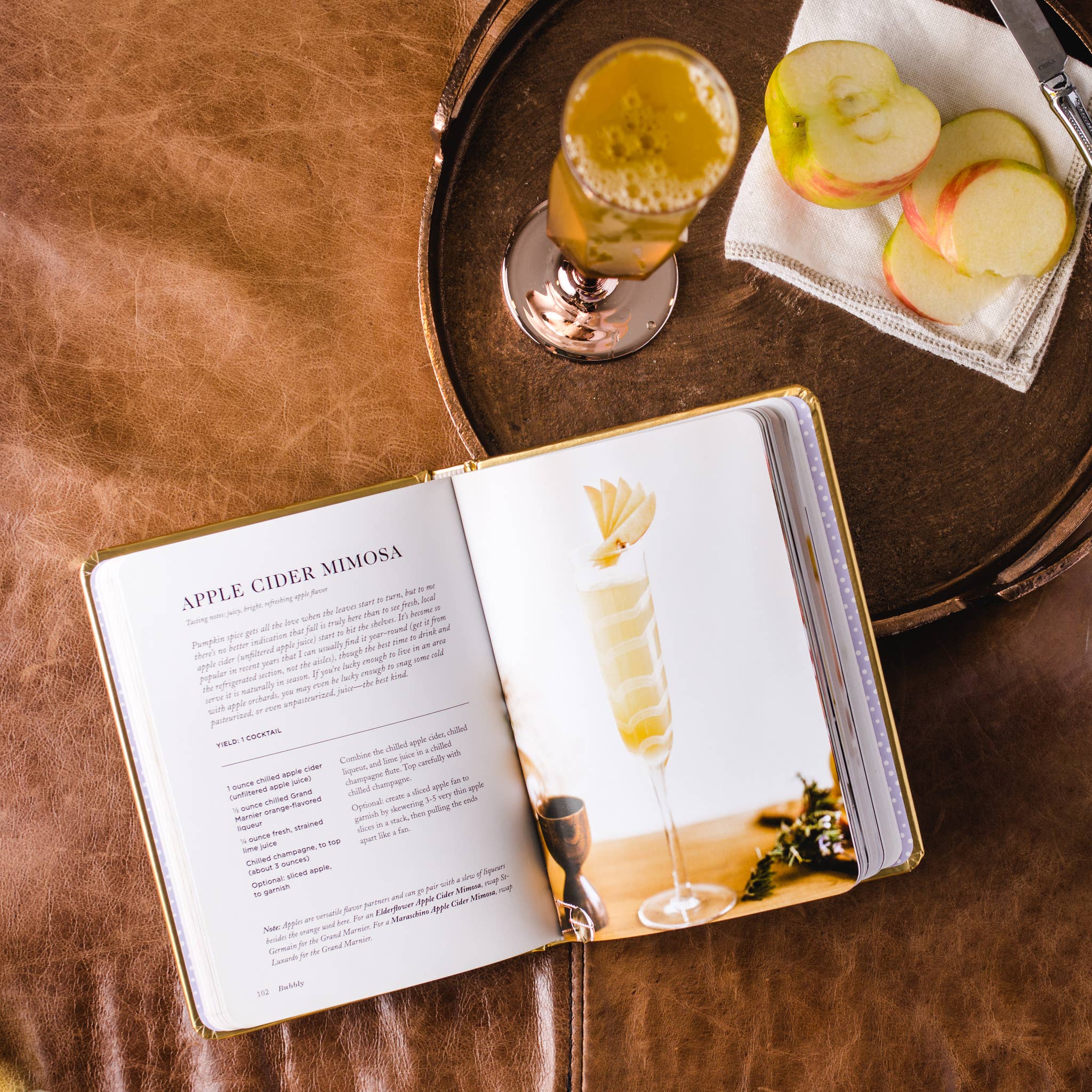 HarperCollins Focus - Bubbly: A Collection of Champagne and Sparkling Cocktails