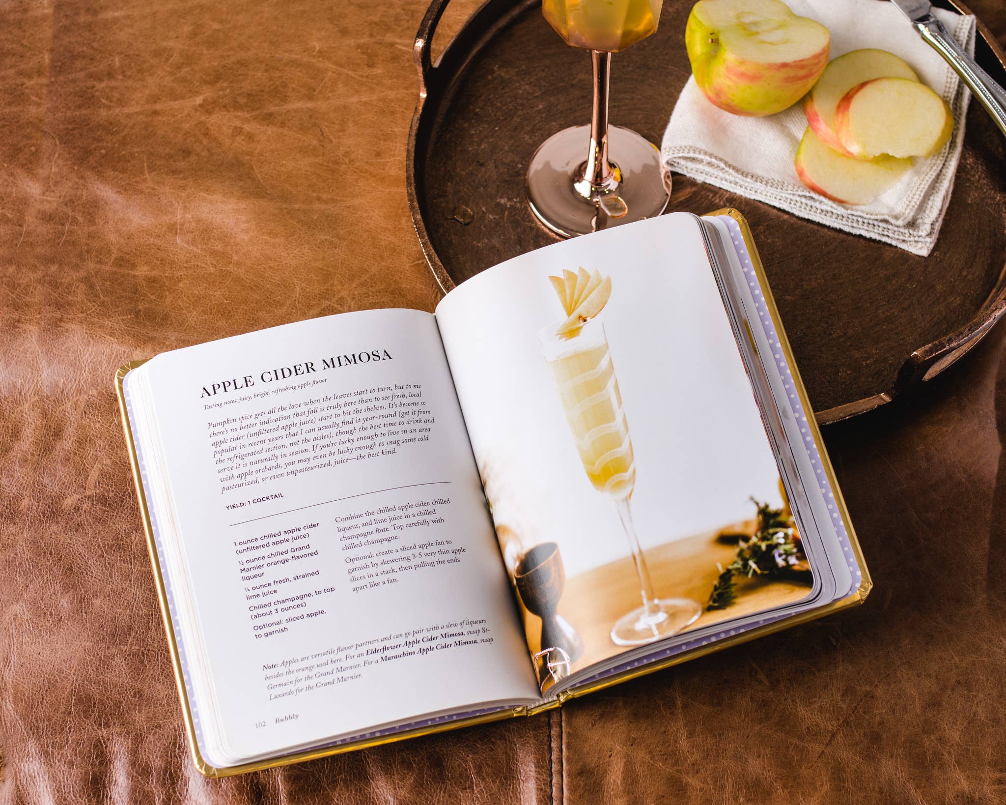HarperCollins Focus - Bubbly: A Collection of Champagne and Sparkling Cocktails