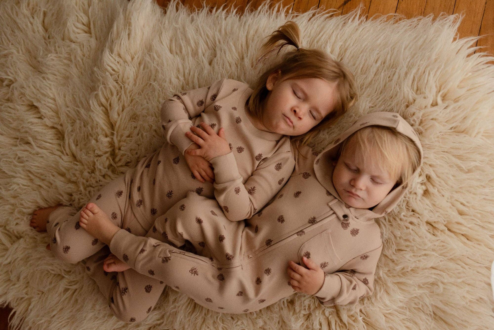 L'ovedbaby - Oatmeal Pinecone | Organic Zipper Romper