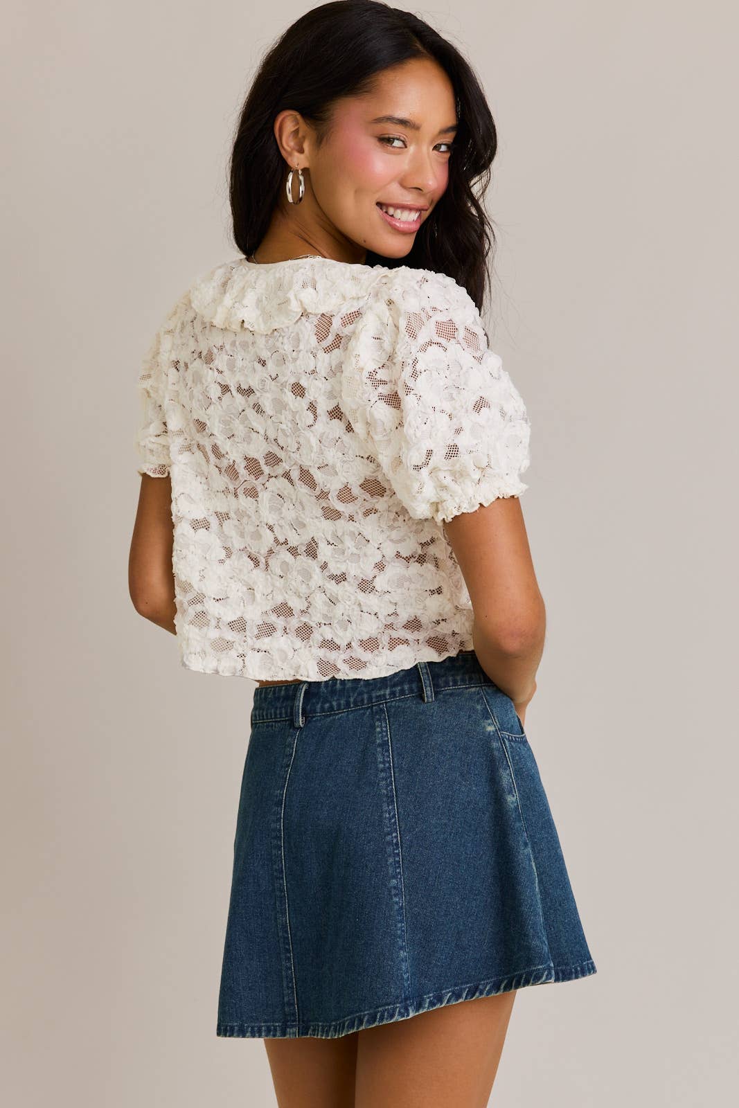 LE LIS - PUFF SHORT SLEEVE V-NECK RUFFLE DETAIL OPEN TOP