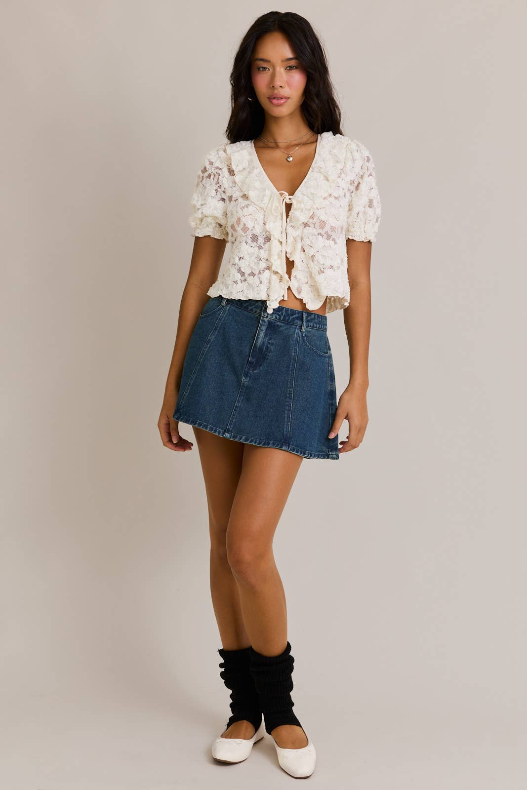 LE LIS - PUFF SHORT SLEEVE V-NECK RUFFLE DETAIL OPEN TOP