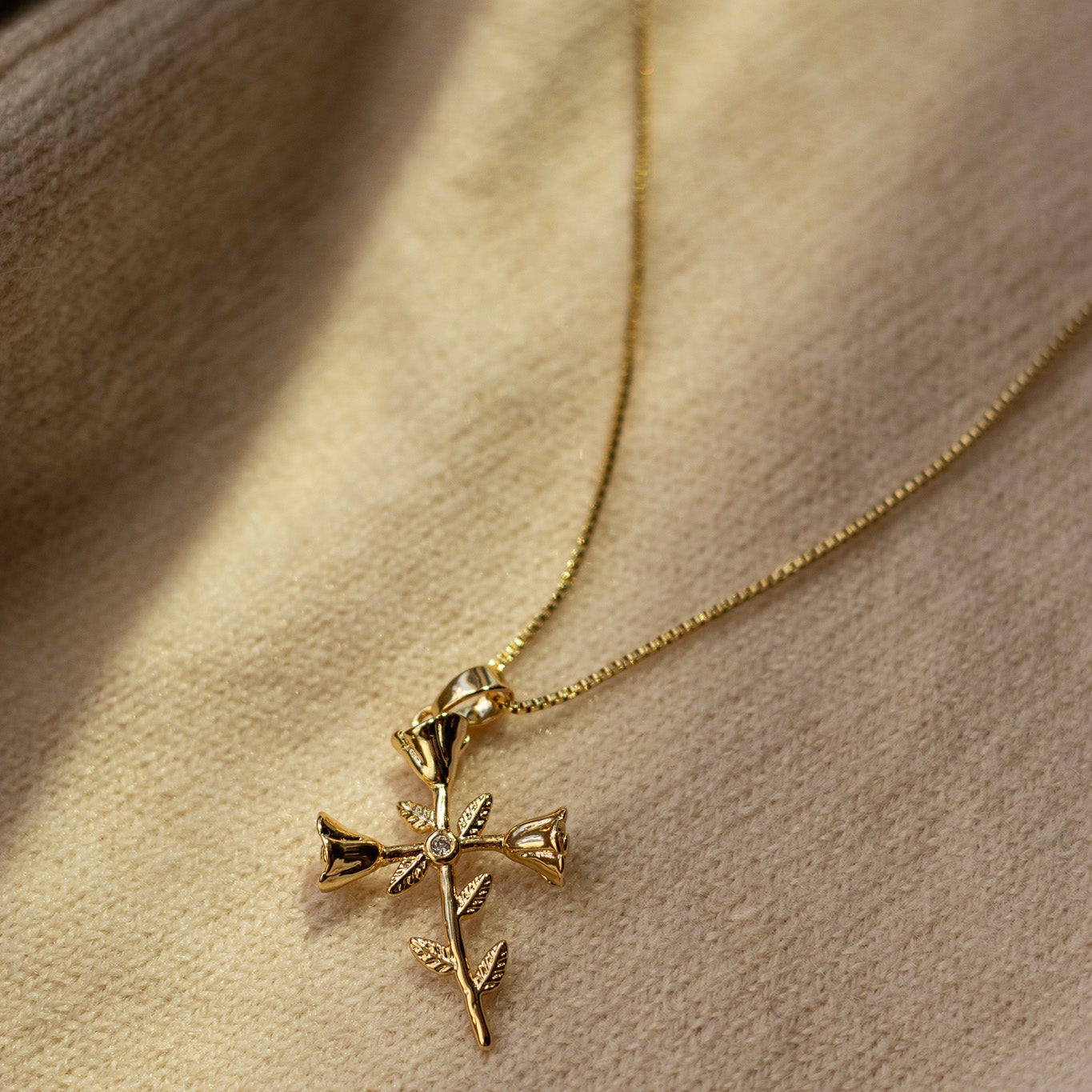 La vie en Rose Necklace Necklaces