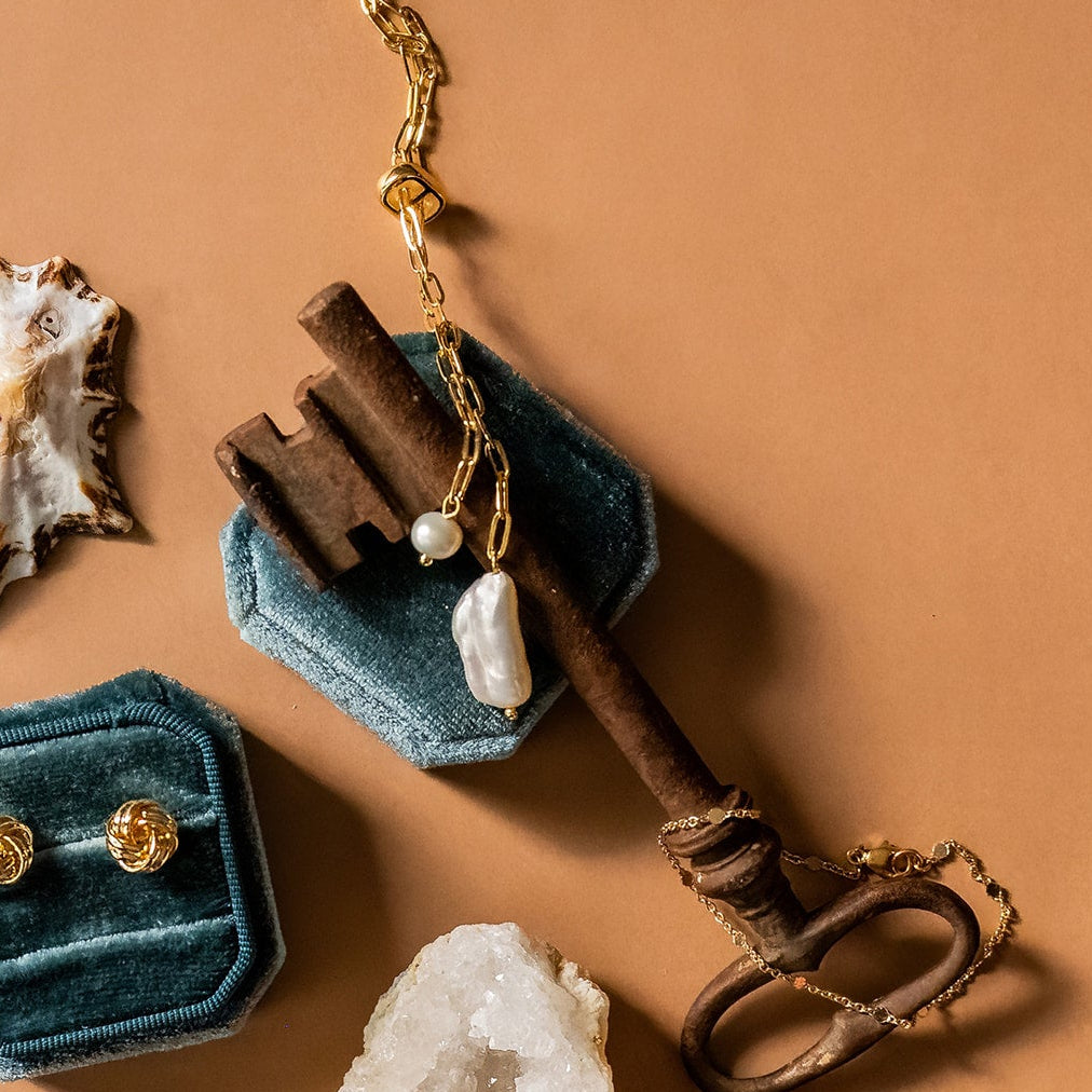 Ophélia Pearl Bolo Necklaces