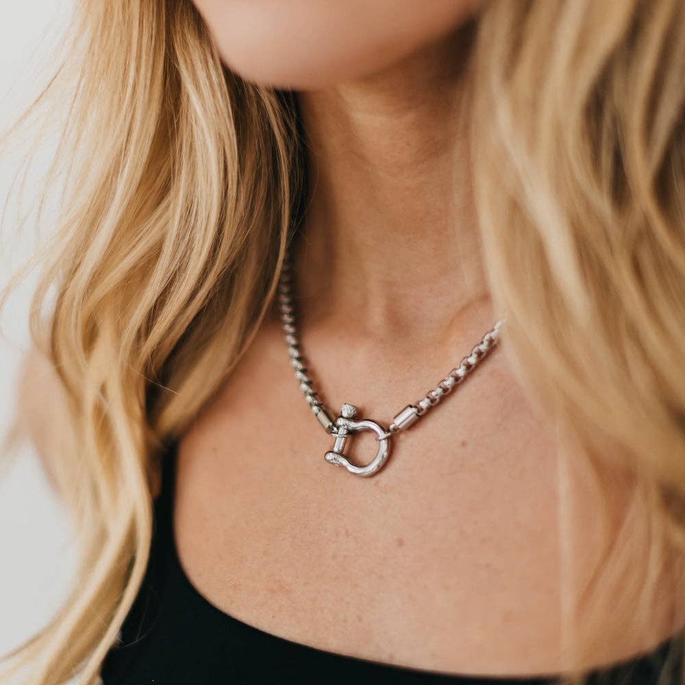 Pretty Simple - Lucky Me Horseshoe Toggle Necklace - WATERPROOF