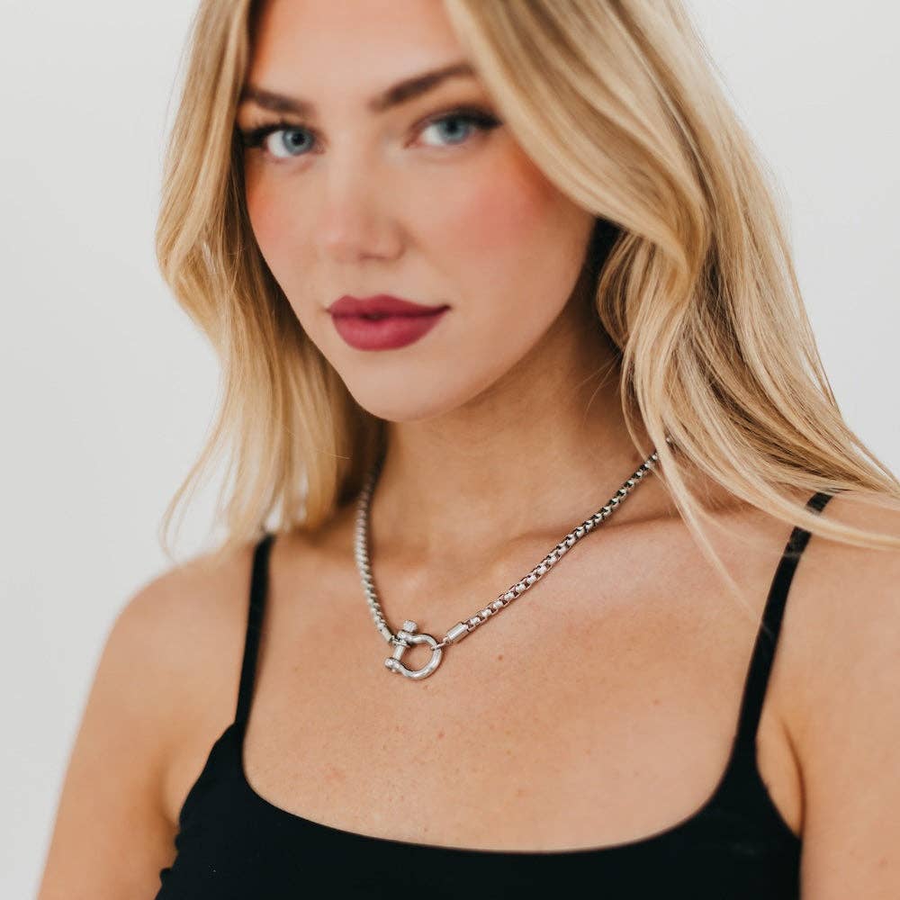 Pretty Simple - Lucky Me Horseshoe Toggle Necklace - WATERPROOF