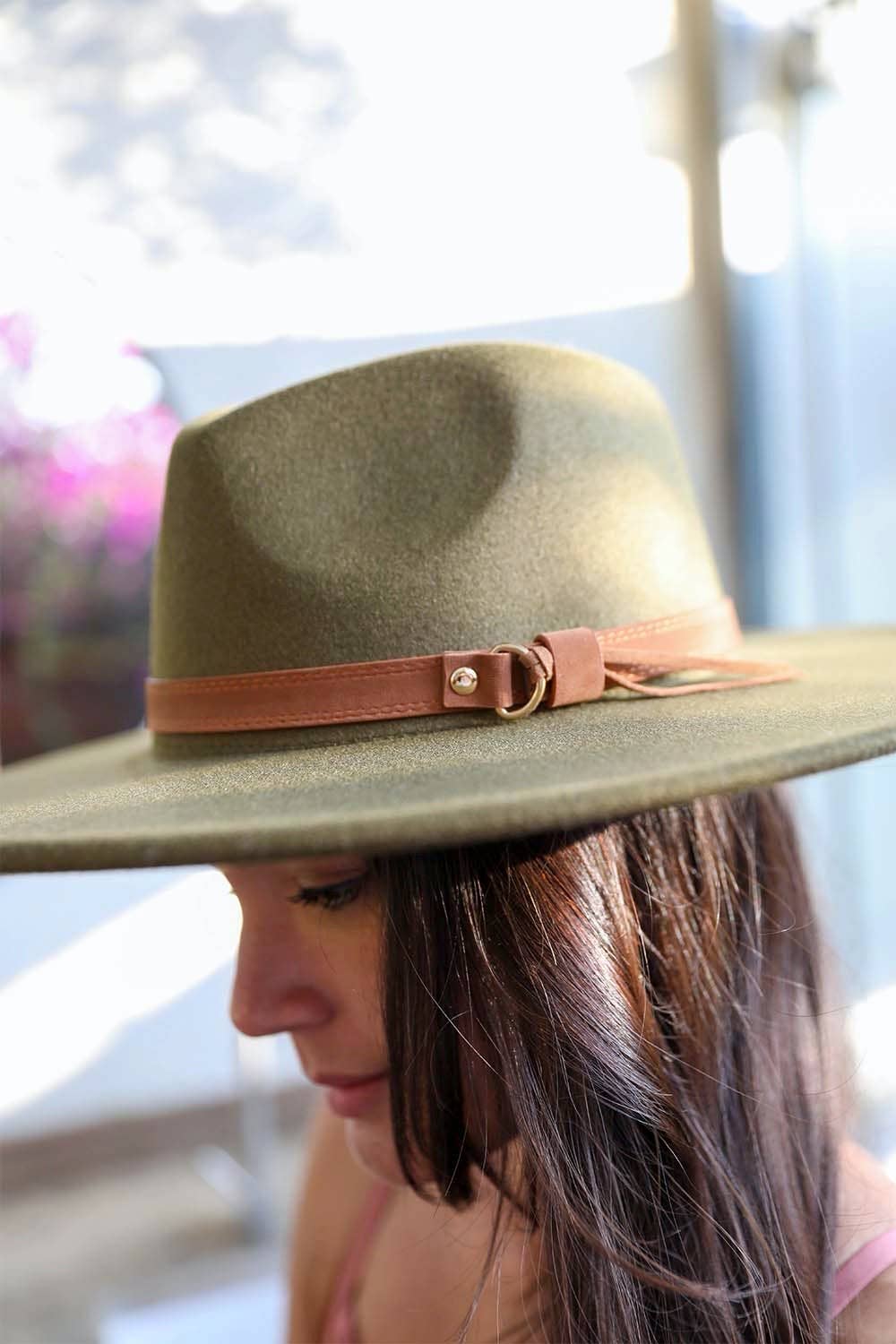 Stylish Flat Brim Buckle Hat