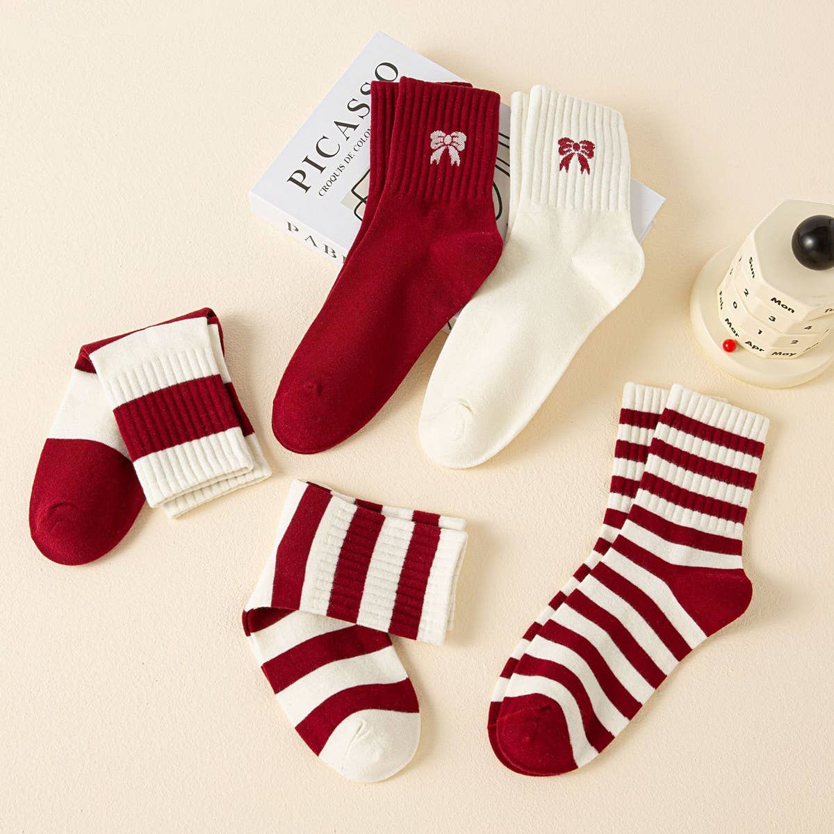 ACCITY - CHRISTMAS RED BOWS SOCKS FOR WOMEN_CWMS1371 