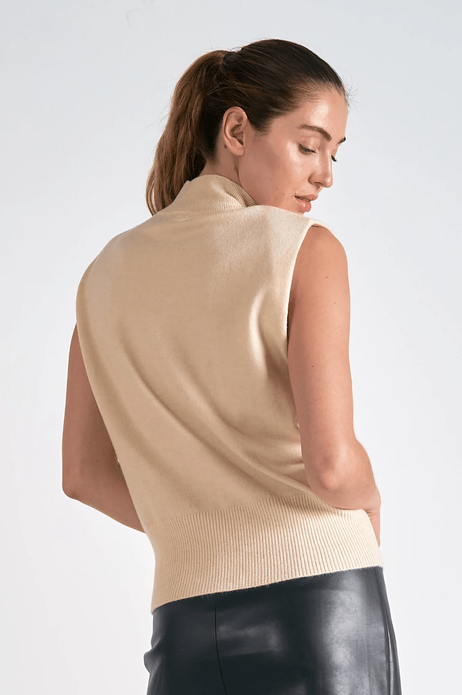 Chelcie Sleeveless Sweater Tops
