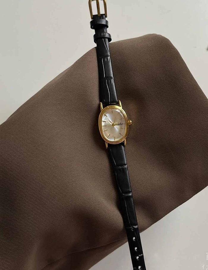 Elegant Quartz Oval Leather Watch