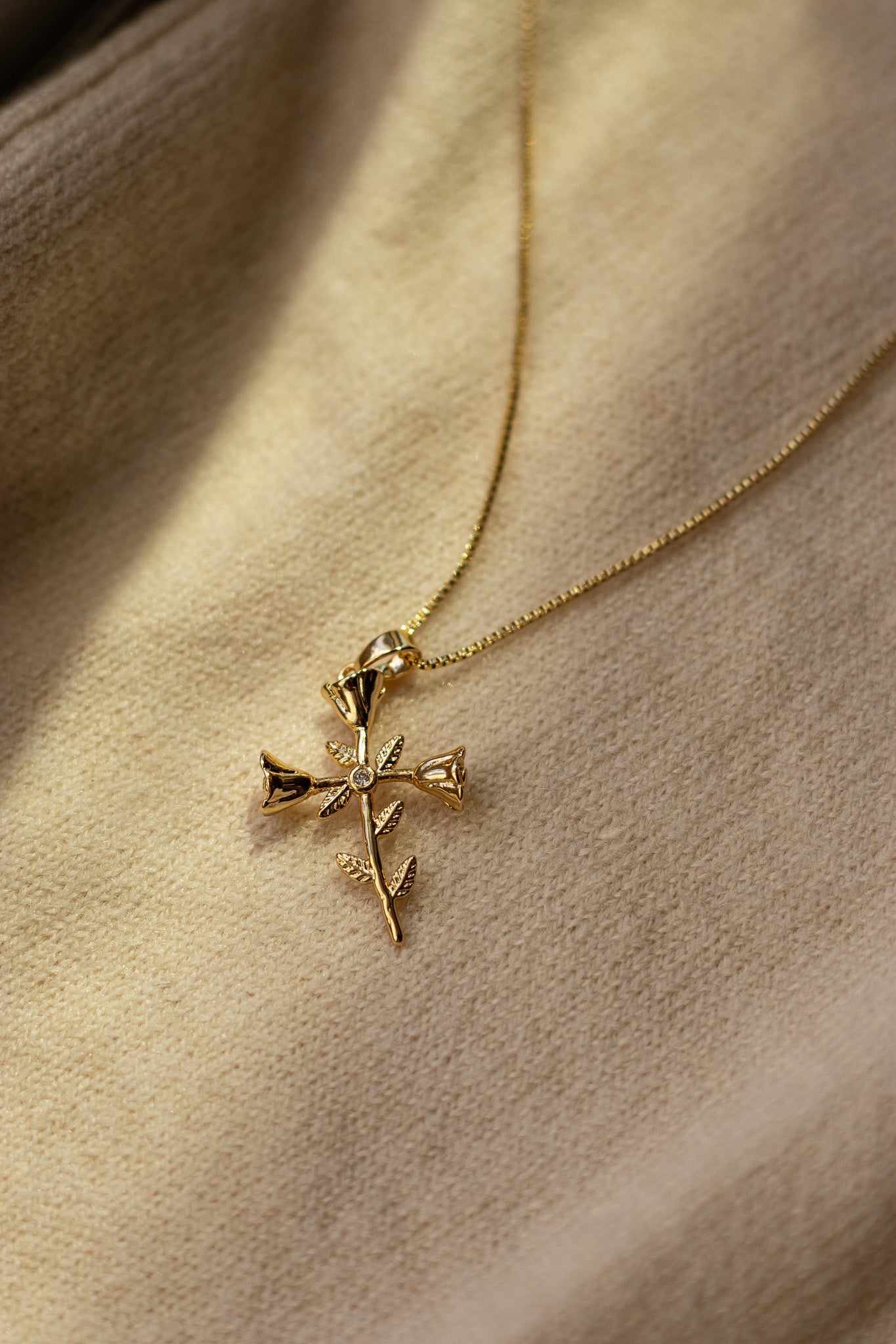 La vie en Rose Necklace Necklaces