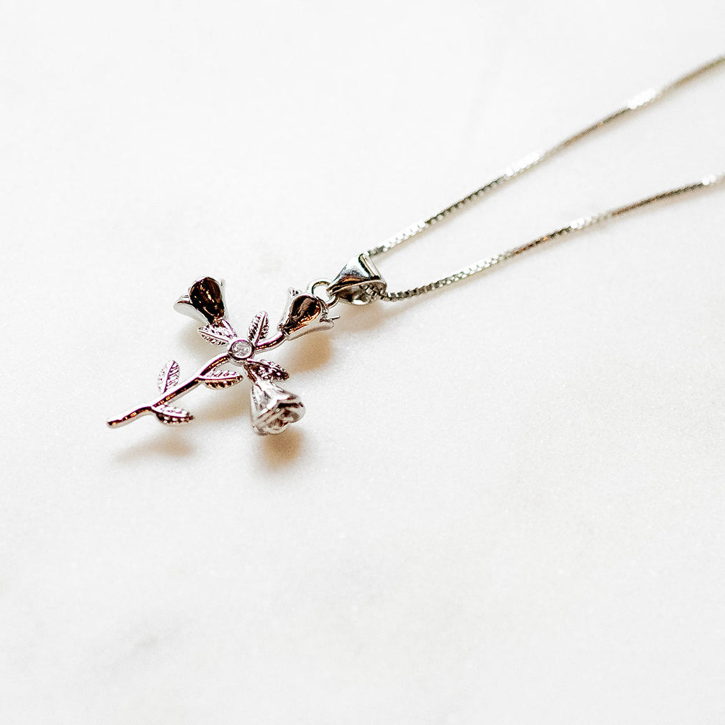La vie en Rose Necklace Necklaces