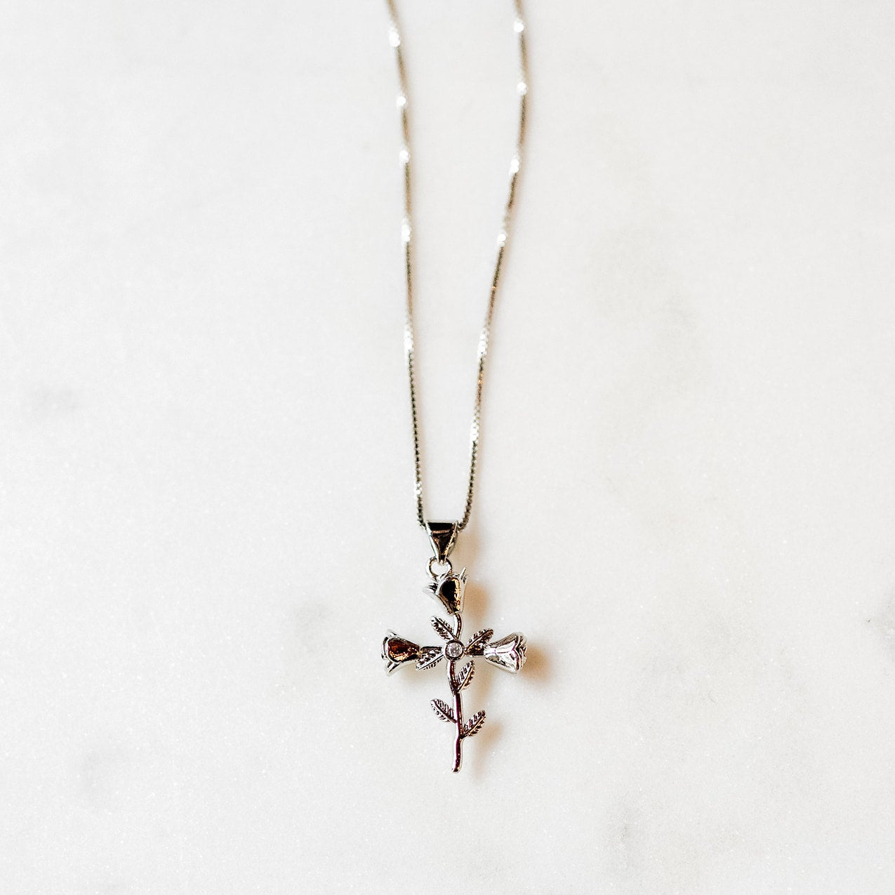La vie en Rose Necklace Necklaces