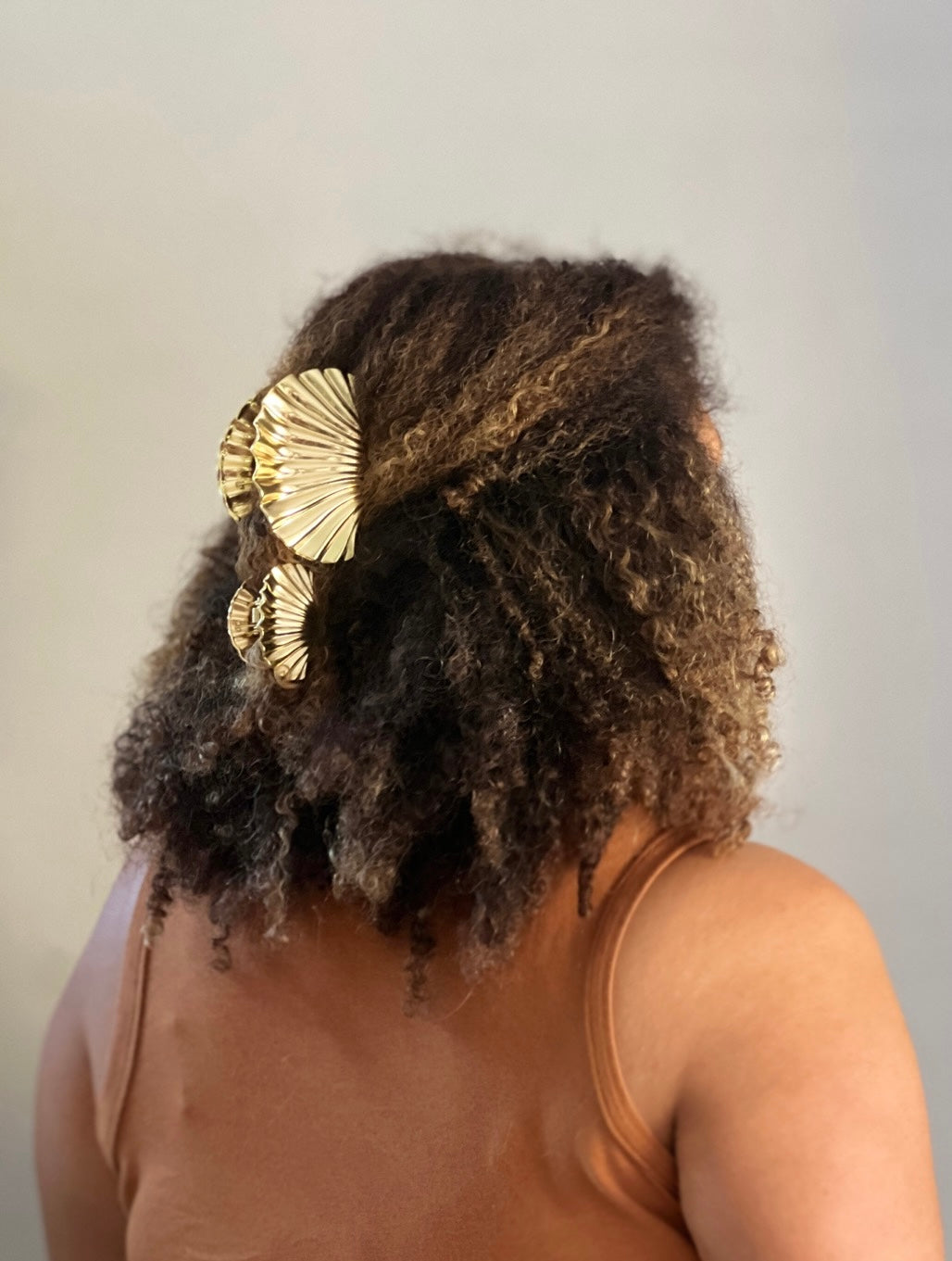 Océana Gold Shell Clip Hair Accessories