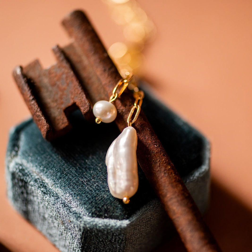 Ophélia Pearl Bolo Necklaces