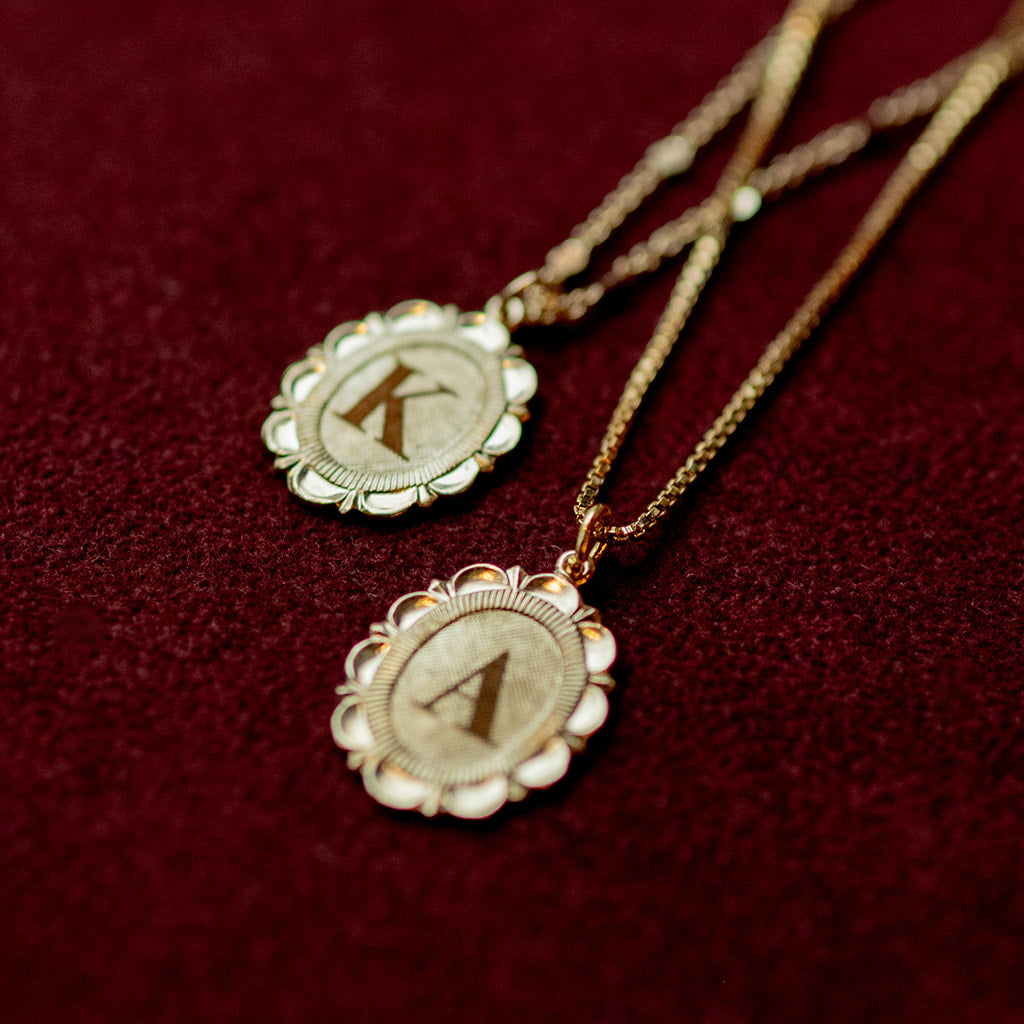 Scarlett engraved pendant Necklaces