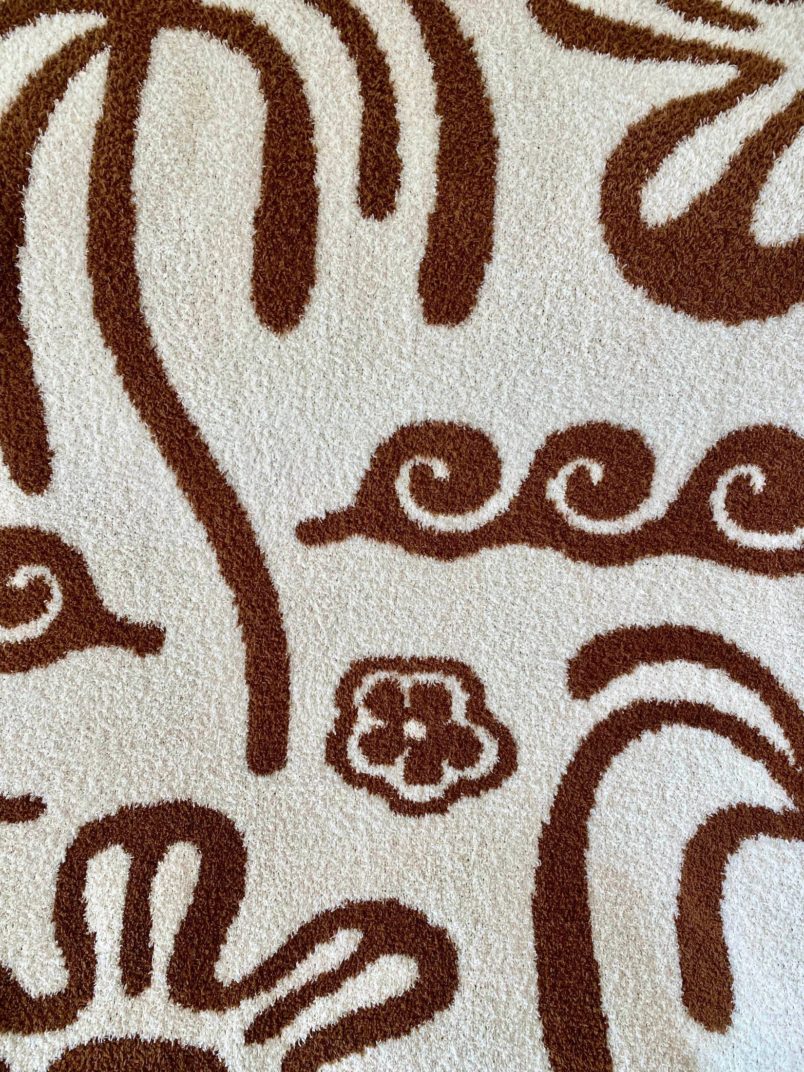 Sundream - Hanalei Plush Throw - Mocha & Cream 