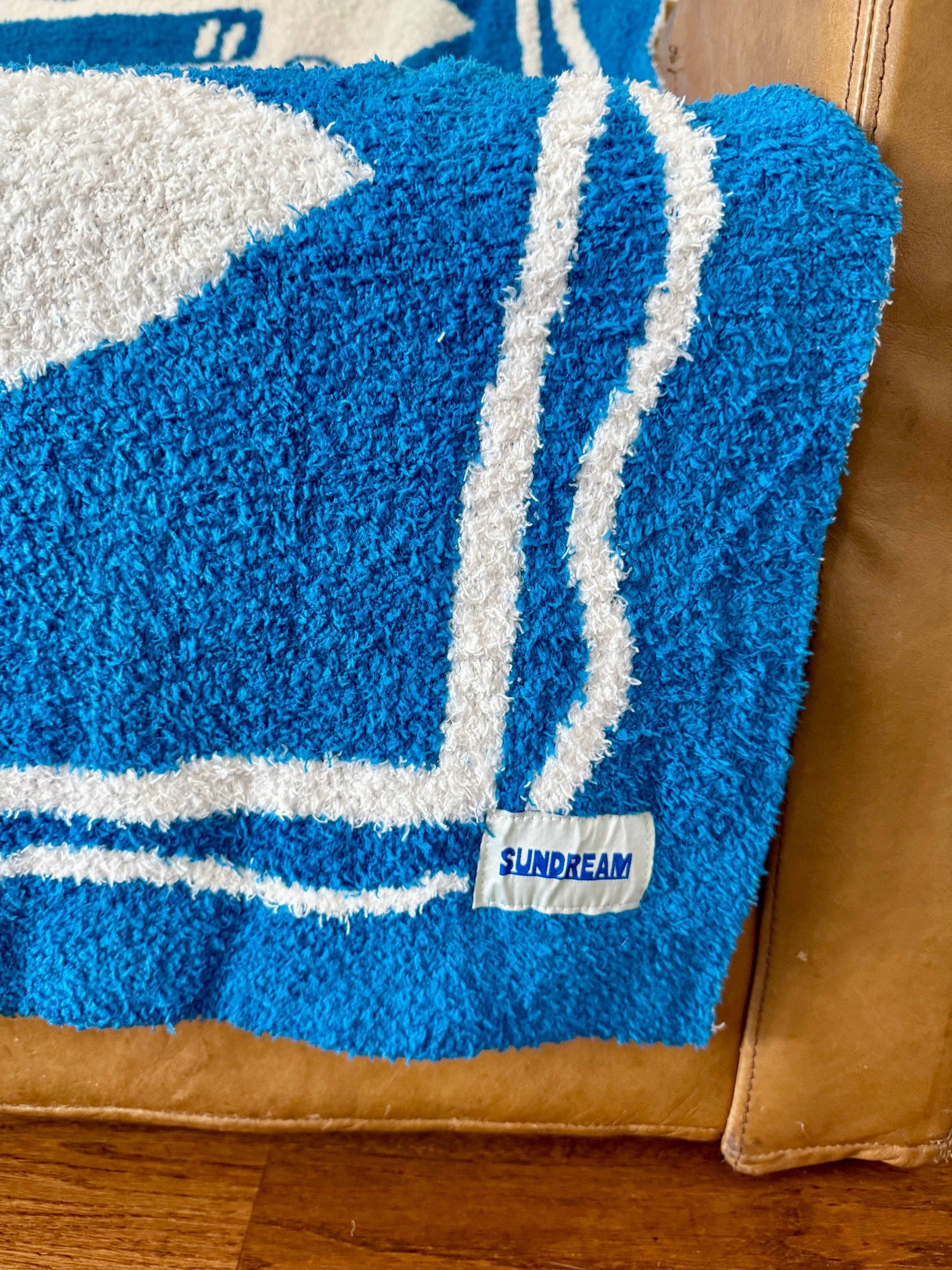 Sundream - Pacific Row Plush Throw - Swell Blue 