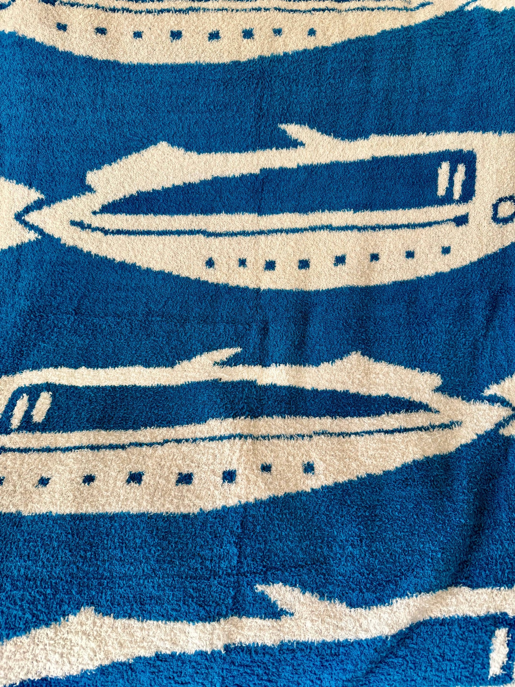 Sundream - Pacific Row Plush Throw - Swell Blue 