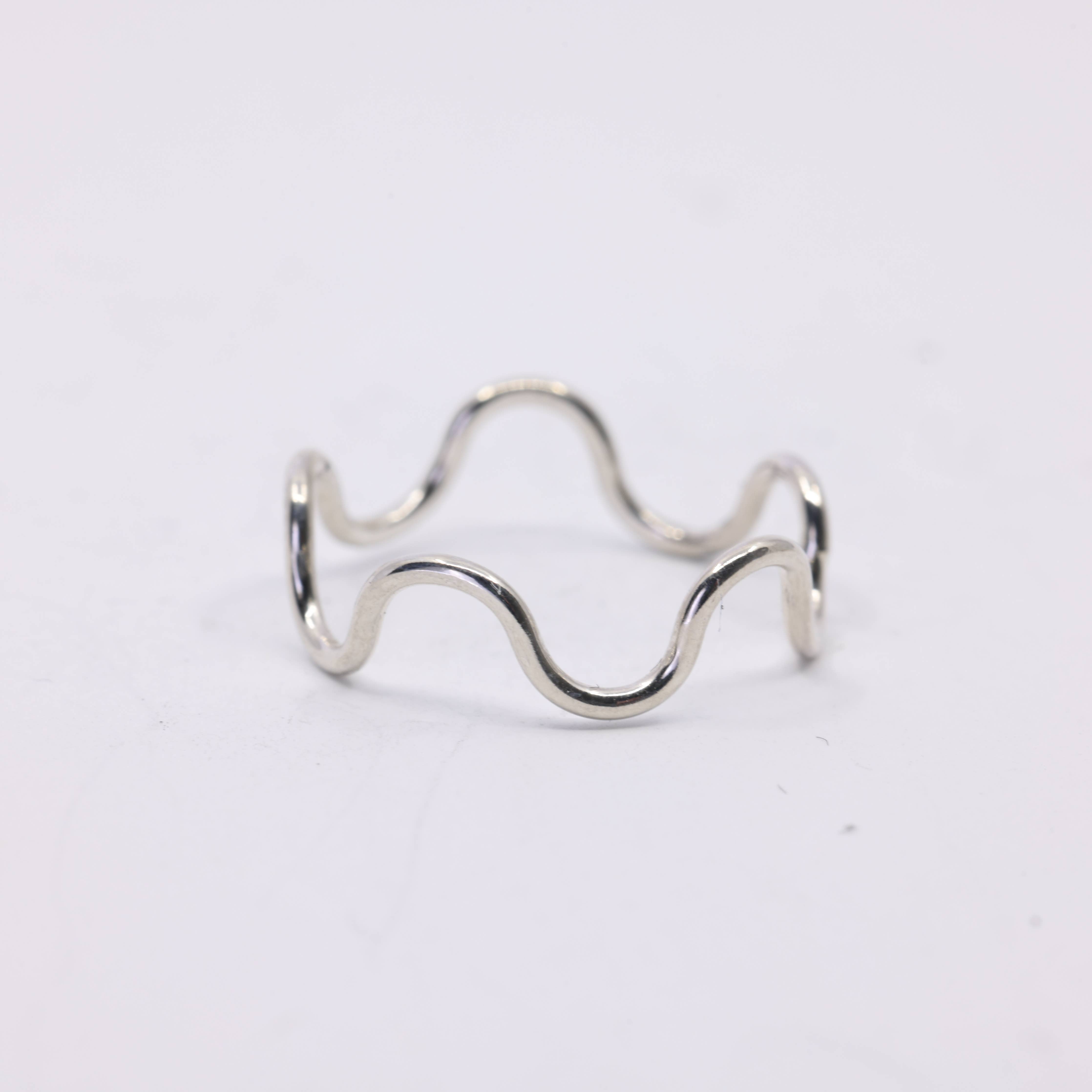 Wiggle Ring in Gold or Silver Rings