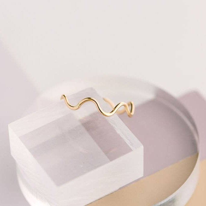 Wiggle Ring in Gold Rings
